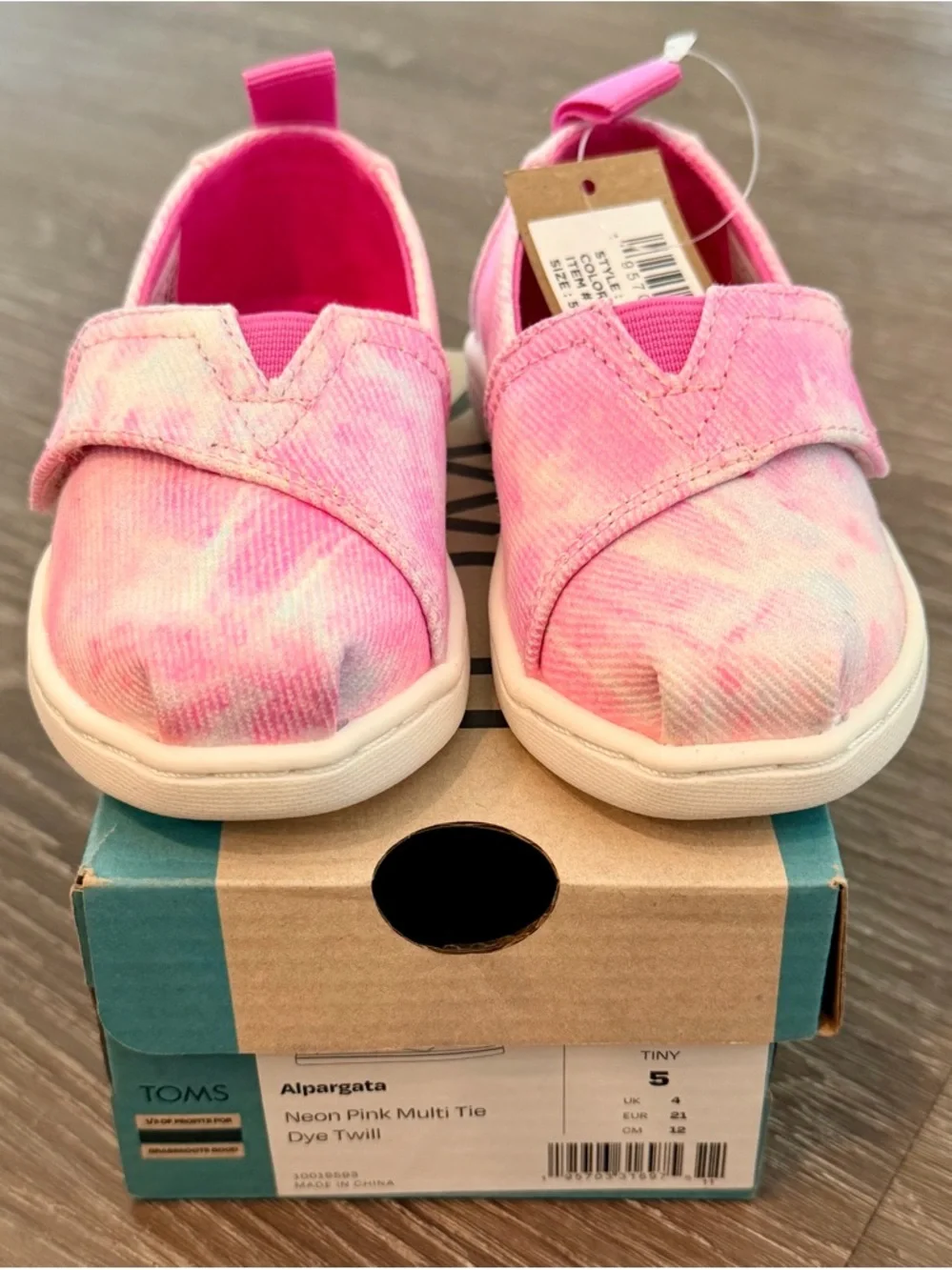 TOMS Tiny Canvas Slip-On Sneakers in Pink Tie-Dye size 5